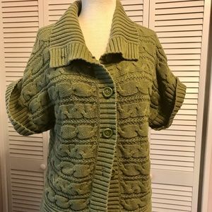 Short-sleeved cardigan.